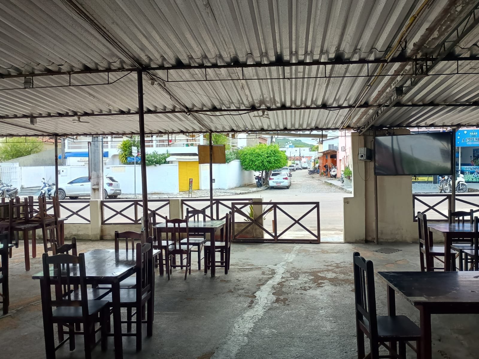 Ambiente do restaurante com iluminação